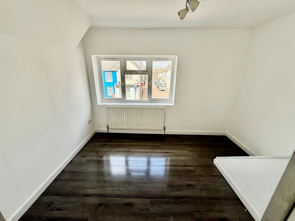 Lot: 112 - REFURBISHED TWO-BEDROOM HOUSE - Bedroom two